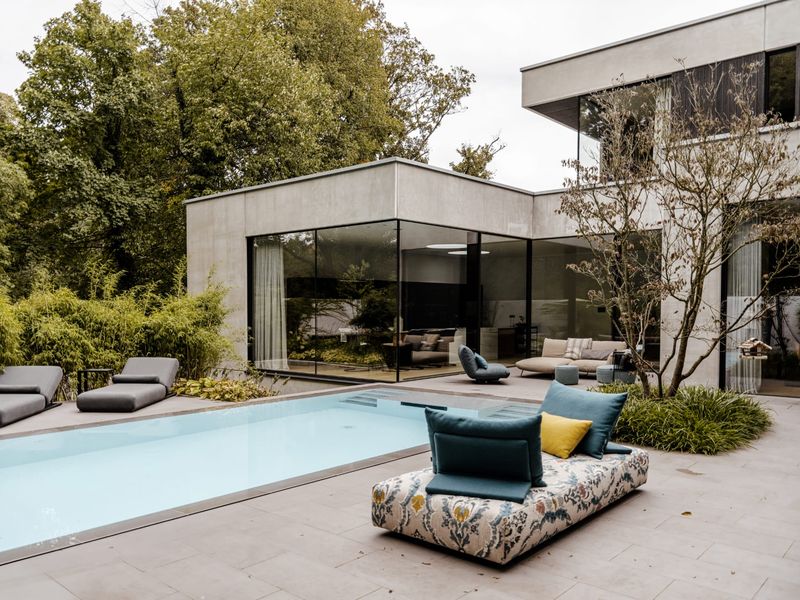 Moderne Villa mit Pool und Terrasse